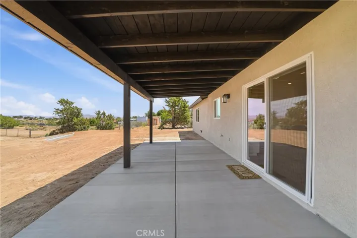 18090 Hinton, Hesperia, California 92345