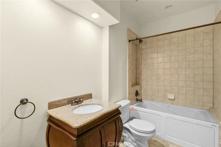 Upstairs Bathroom (Upstairs)