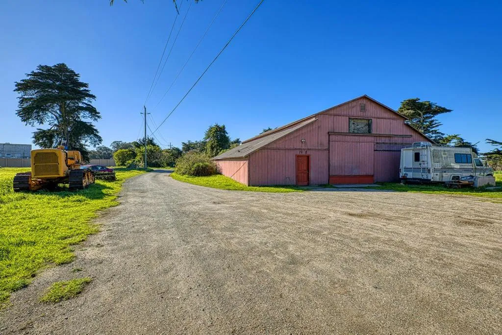 4400 sq ft barn