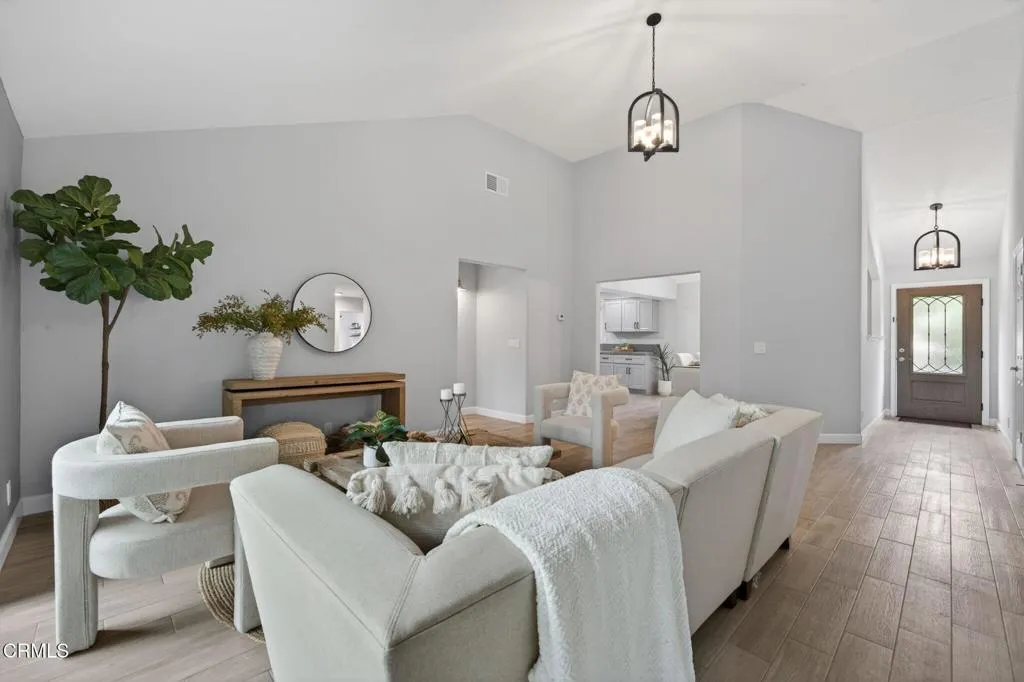 45-web-or-mls-UpmarketMedia-595SLa-057
