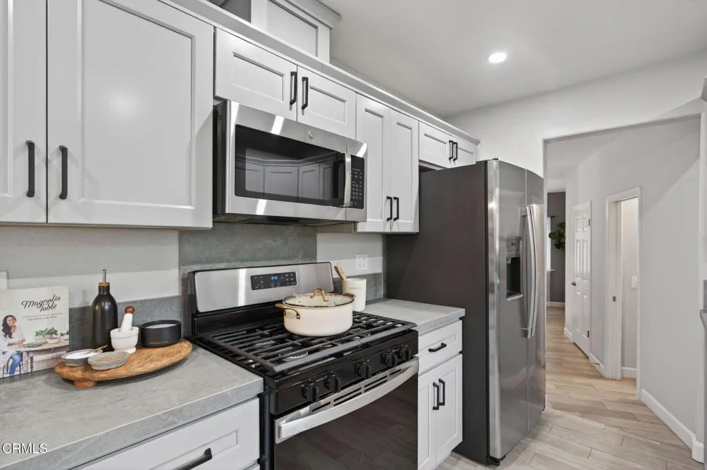 38-web-or-mls-UpmarketMedia-595SLa-035