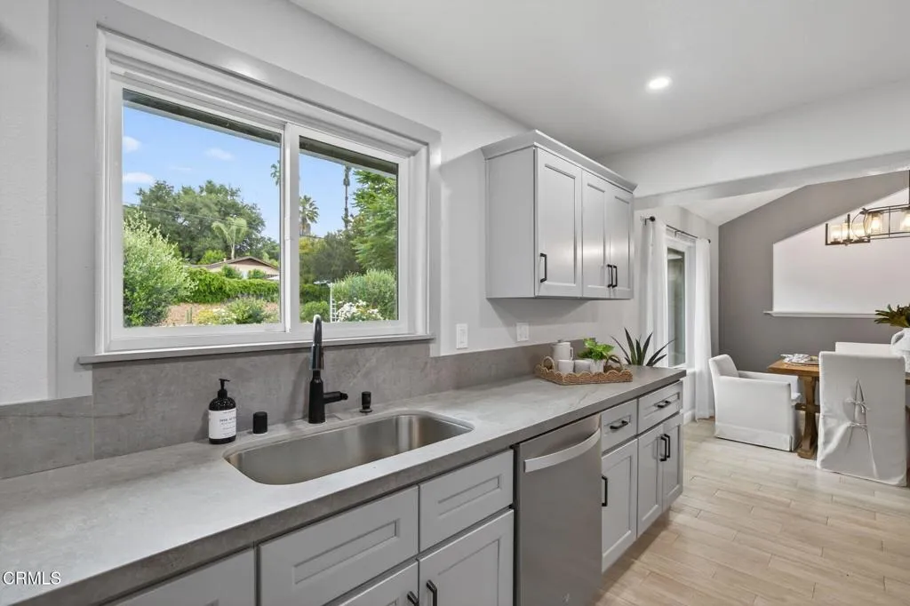 37-web-or-mls-UpmarketMedia-595SLa-033