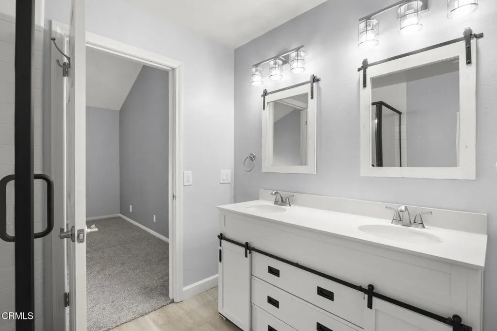 15-web-or-mls-Upmarketmedia_594LaL-60