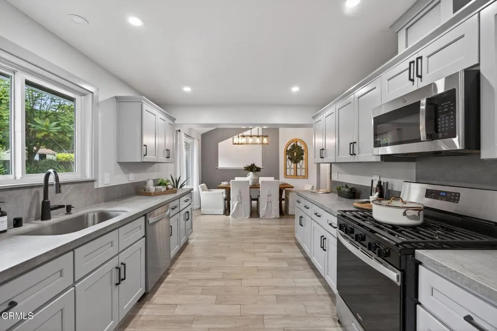36-web-or-mls-UpmarketMedia-595SLa-028