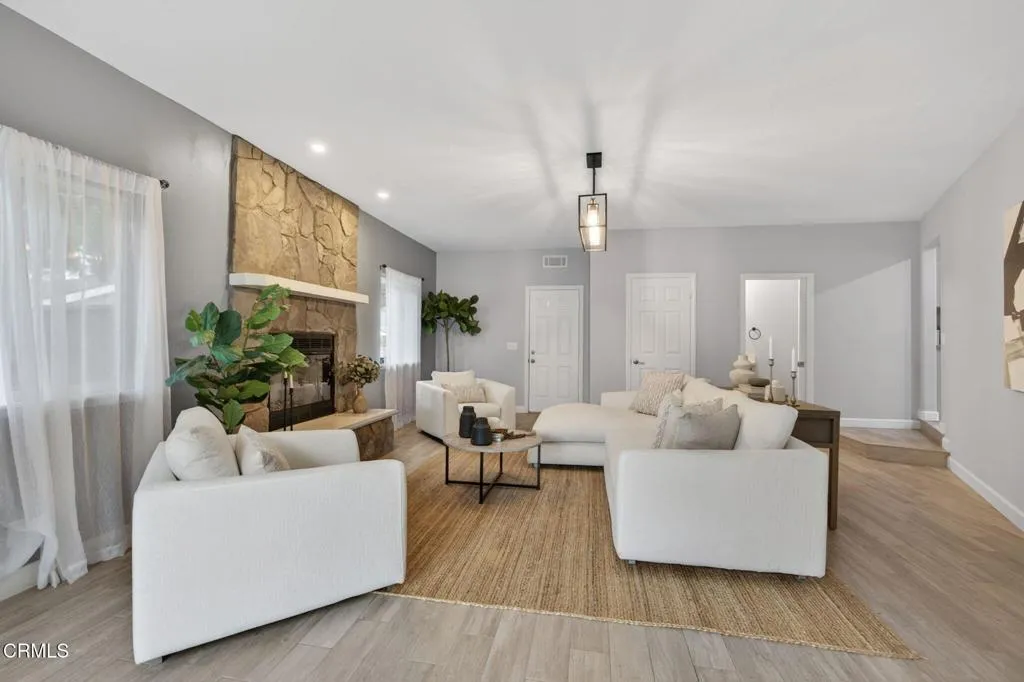 35-web-or-mls-UpmarketMedia-595SLa-026