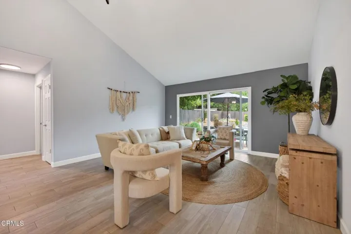 44-web-or-mls-UpmarketMedia-595SLa-053