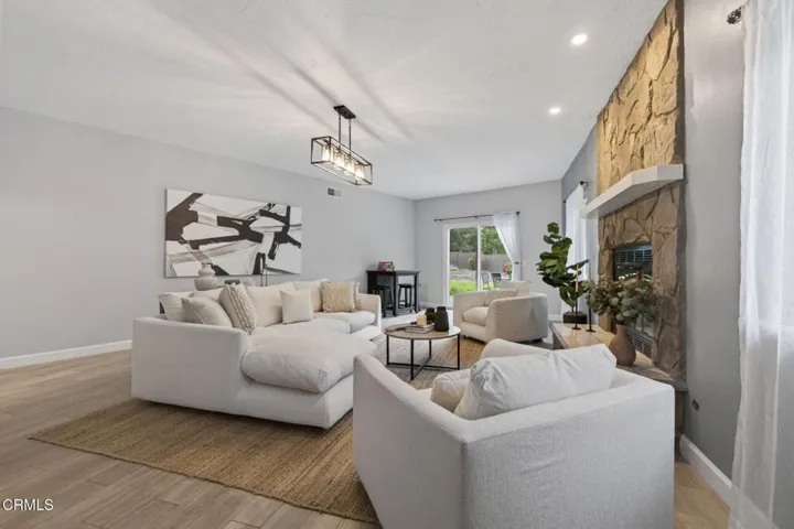 32-web-or-mls-UpmarketMedia-595SLa-018