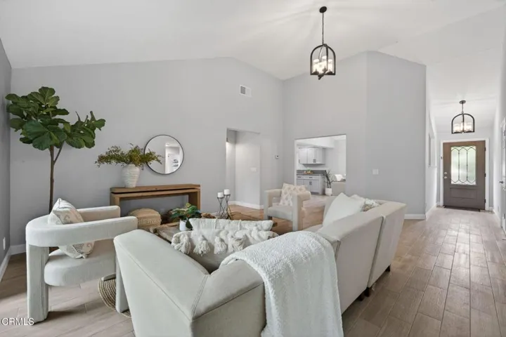 45-web-or-mls-UpmarketMedia-595SLa-057