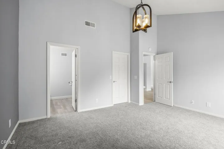 14-web-or-mls-Upmarketmedia_594LaL-57