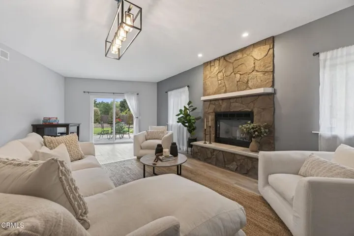 33-web-or-mls-UpmarketMedia-595SLa-019