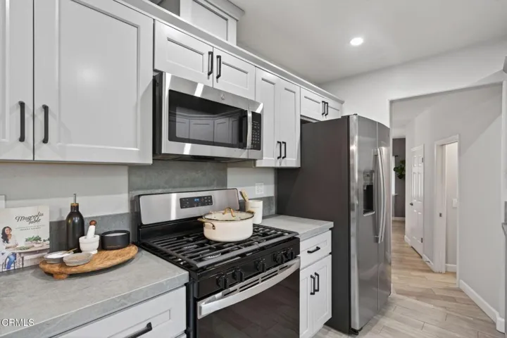 38-web-or-mls-UpmarketMedia-595SLa-035