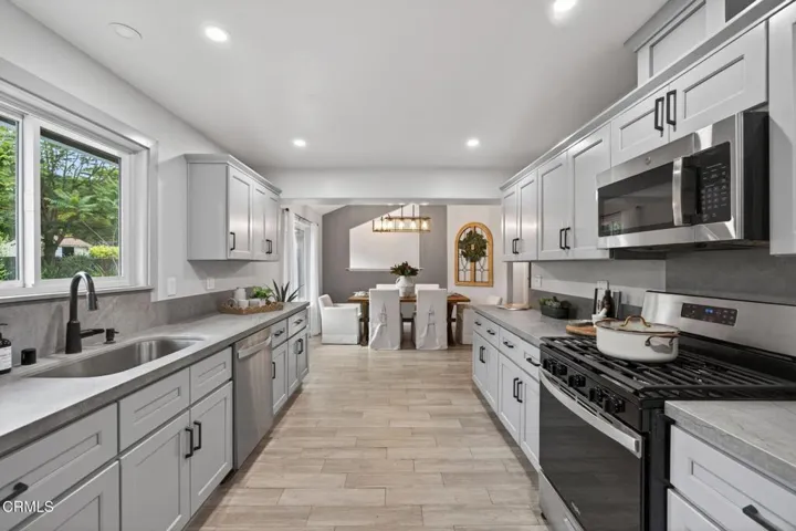 36-web-or-mls-UpmarketMedia-595SLa-028