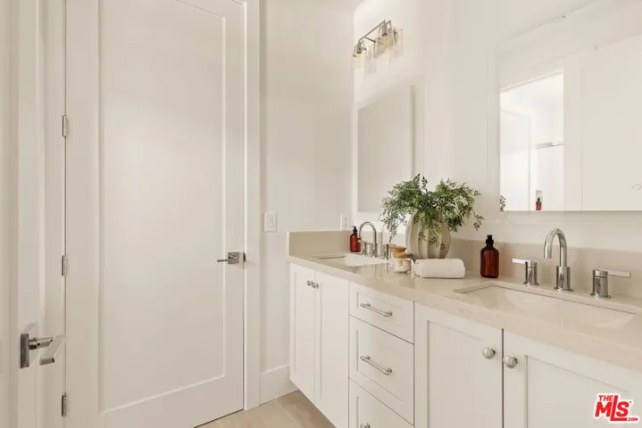 5109 Genesta Avenue, Encino, California 91316