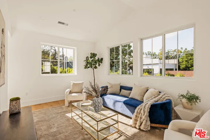 5109 Genesta Avenue, Encino, California 91316