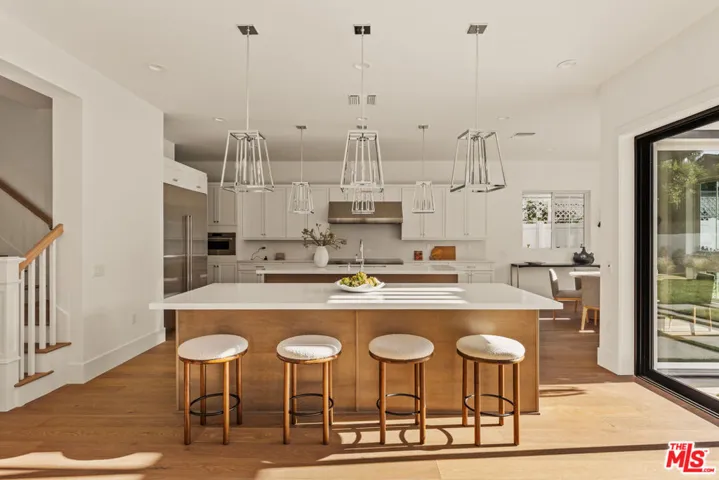 5109 Genesta Avenue, Encino, California 91316