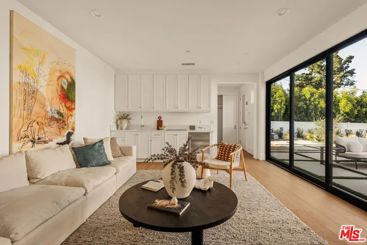 5109 Genesta Avenue, Encino, California 91316