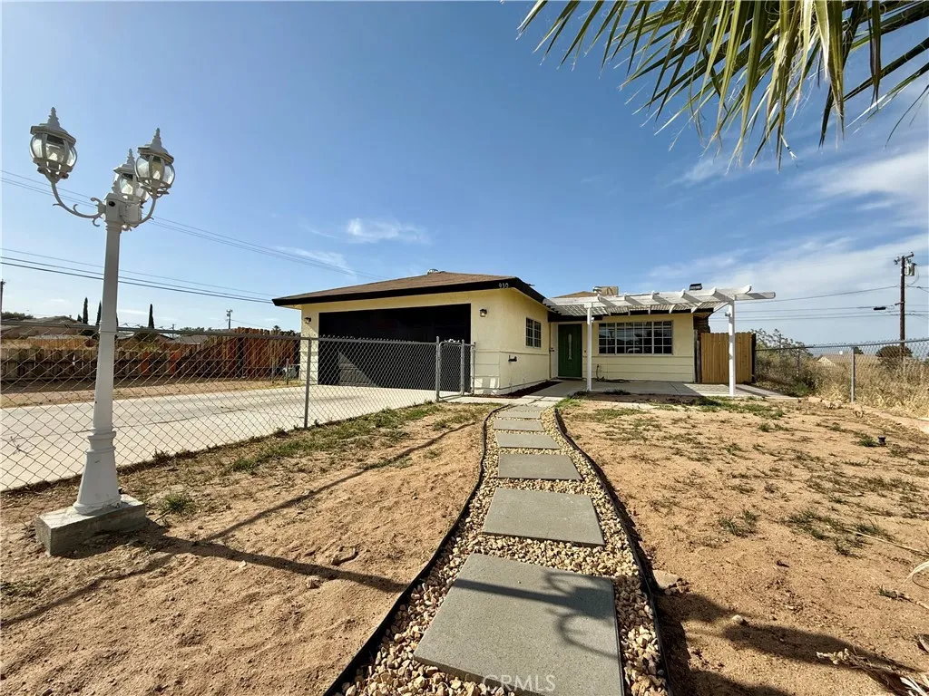 930 W Franklin Ave