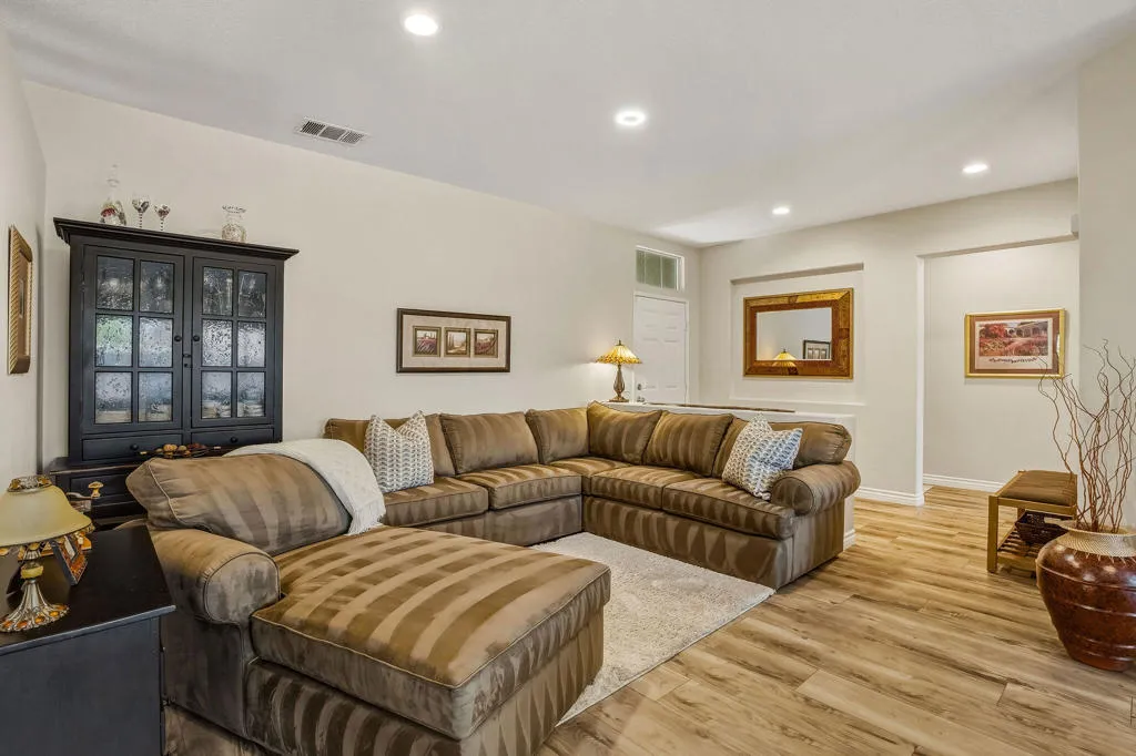 83202BroadmoorDr-7