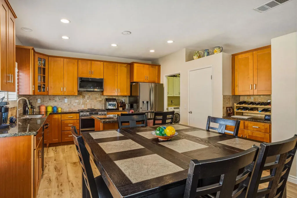 83202BroadmoorDr-18