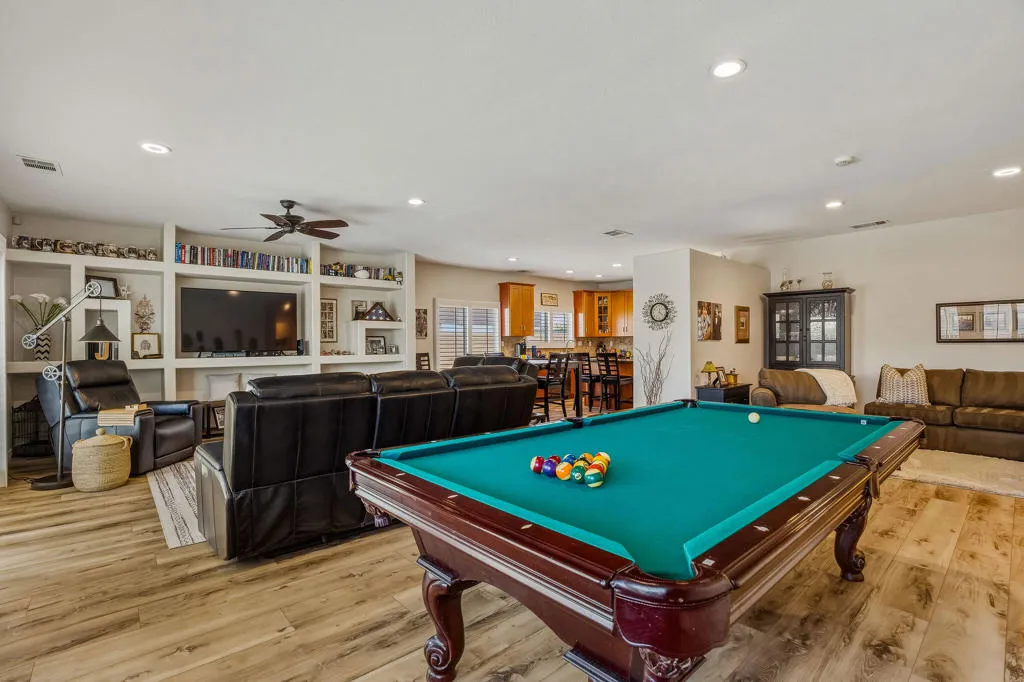83202BroadmoorDr-15