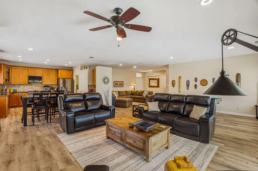 83202BroadmoorDr-13
