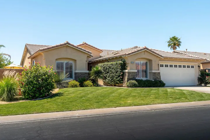83202BroadmoorDr-2