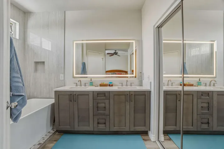 83202BroadmoorDr-31