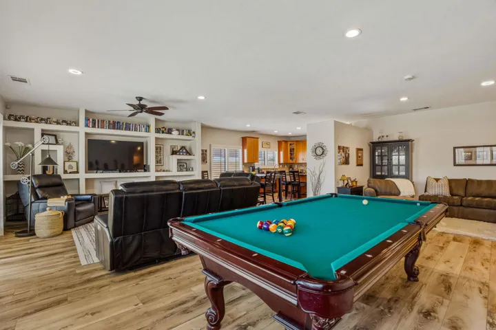 83202BroadmoorDr-15