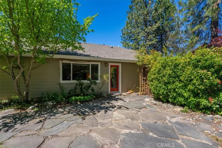818 Deas, Mount Shasta, California 96067