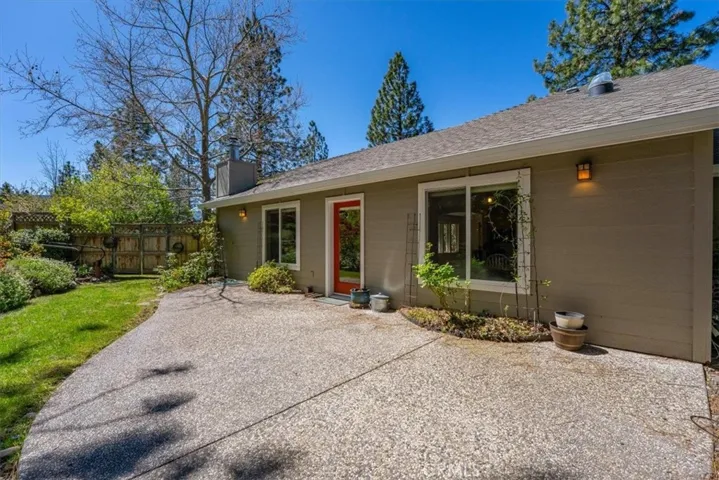 818 Deas, Mount Shasta, California 96067