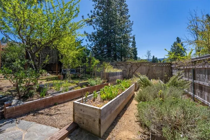 818 Deas, Mount Shasta, California 96067