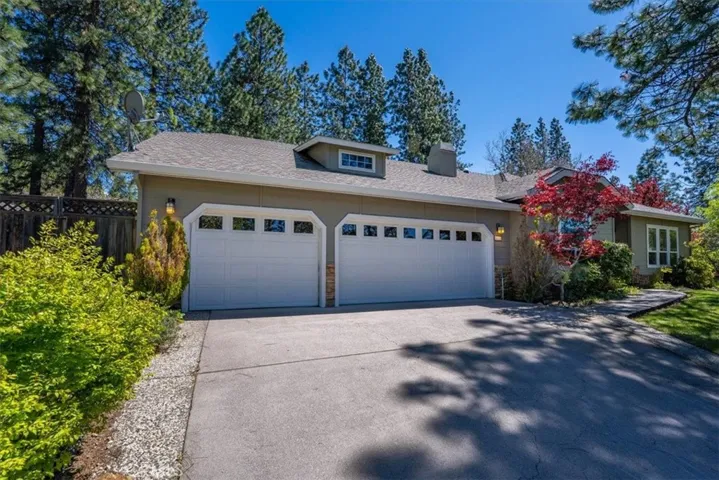 818 Deas, Mount Shasta, California 96067