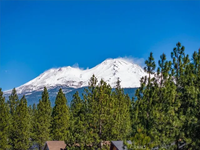 818 Deas, Mount Shasta, California 96067