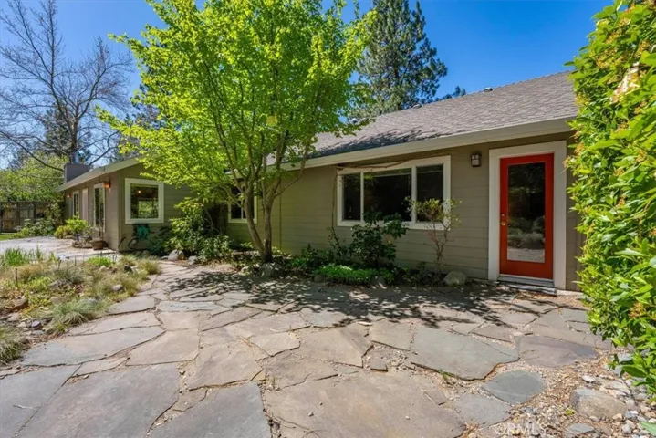 818 Deas, Mount Shasta, California 96067