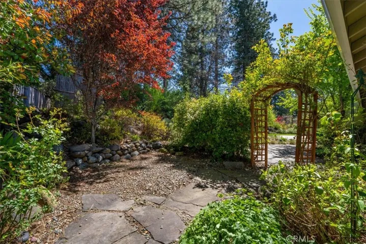 818 Deas, Mount Shasta, California 96067