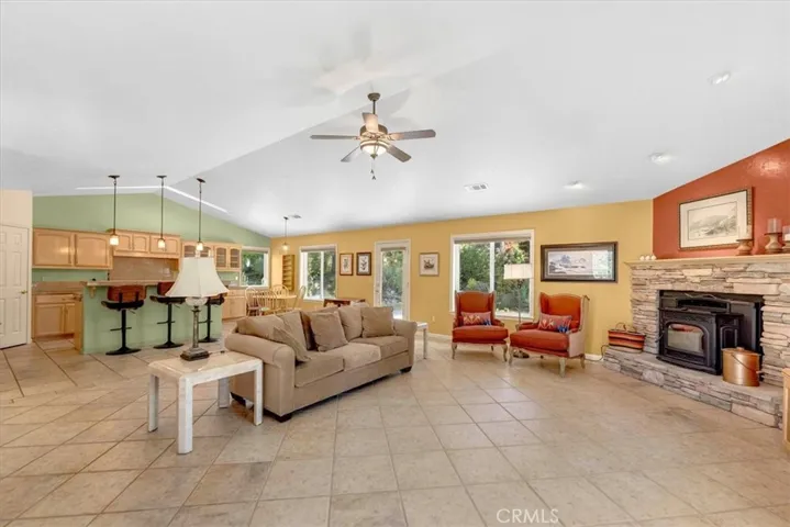 818 Deas, Mount Shasta, California 96067