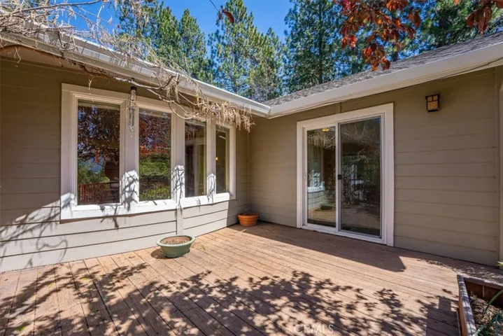 818 Deas, Mount Shasta, California 96067