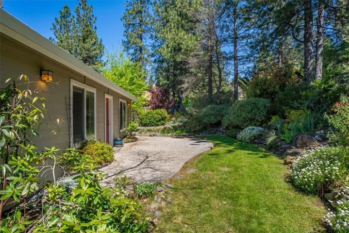 818 Deas, Mount Shasta, California 96067