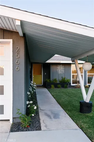 2566 Oxford, Costa Mesa, California 92626