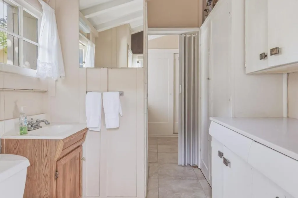 Guest house bathroom