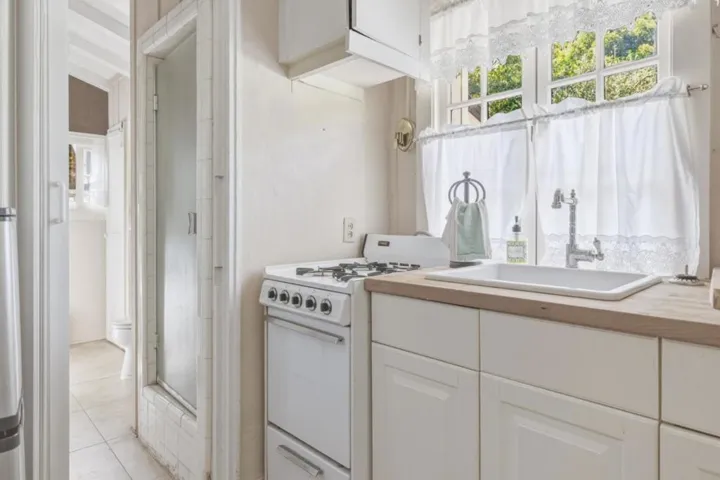 Guest house kitchen