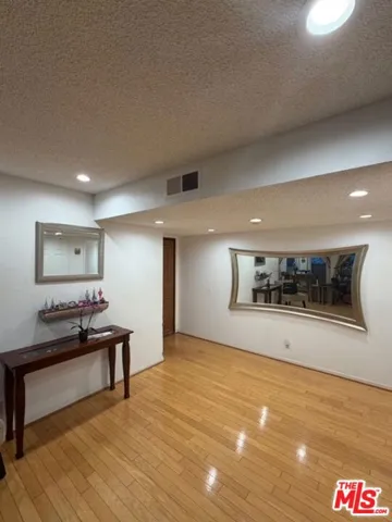 1215 Brockton Avenue 106, Los Angeles, California 90025
