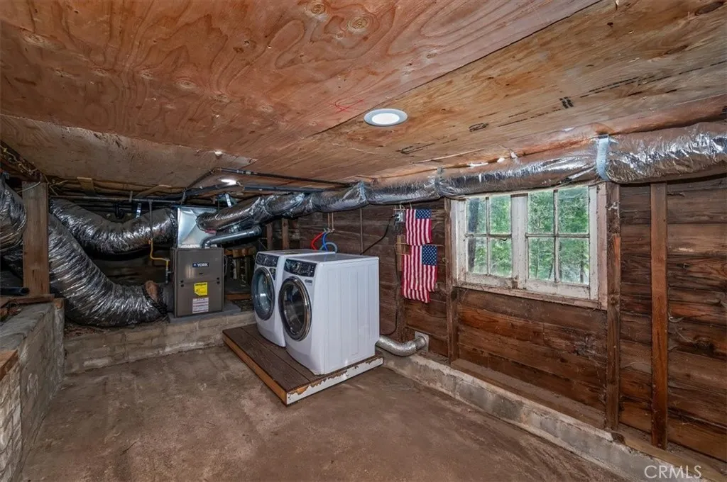 Laundry with Washer and Dryer Included