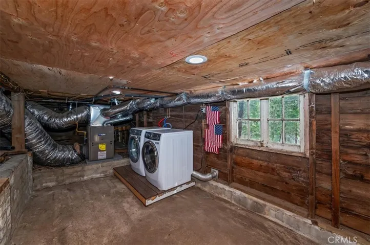Laundry with Washer and Dryer Included