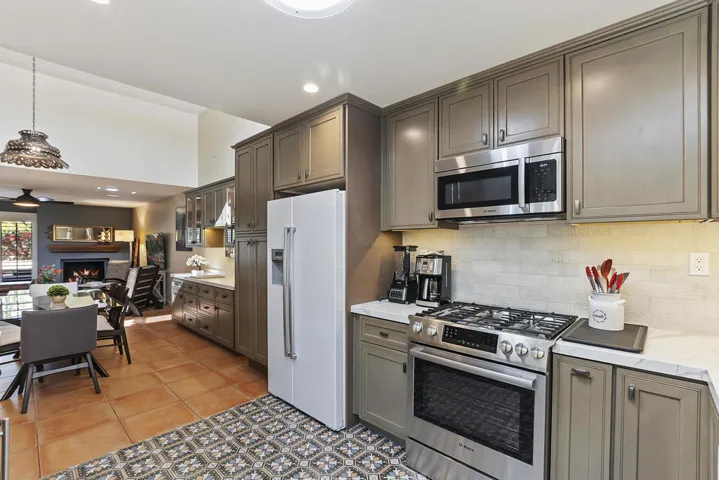 14-Kitchen