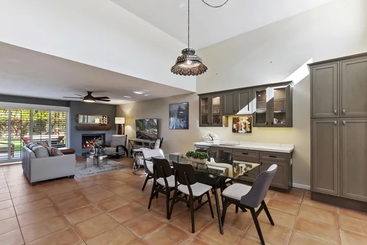 09-Dining Area