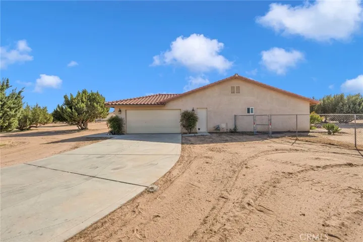 8626 Coyote Trail, Oak Hills, California 92344