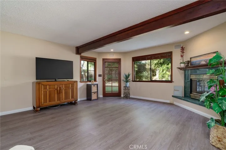 398 Day Road, Ventura, California 93003