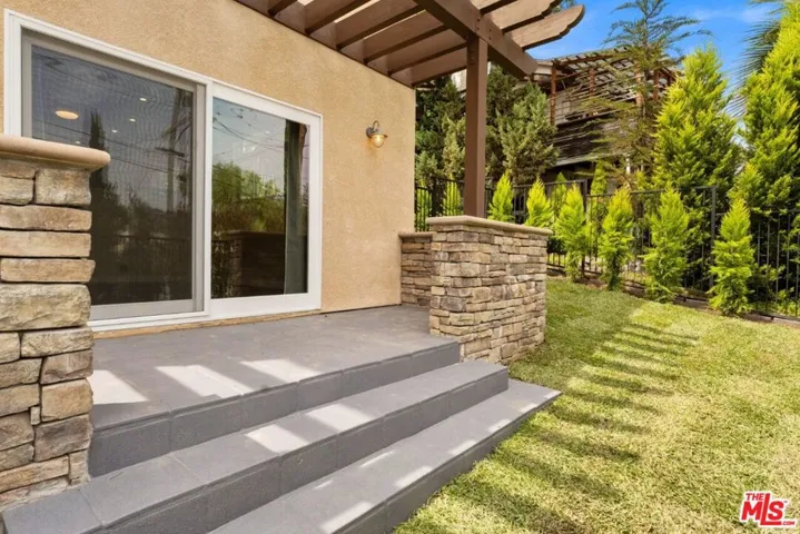 1630 Bridgeport Drive, Los Angeles, California 90065
