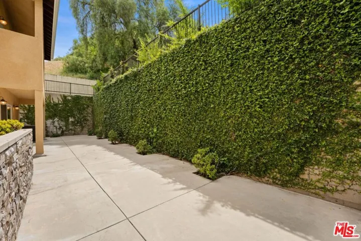 1630 Bridgeport Drive, Los Angeles, California 90065
